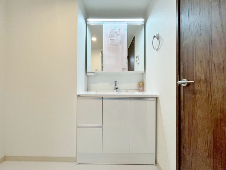 洗面 何かと物が増える場所だからこそ、スッキリと見映えの良い空間に。