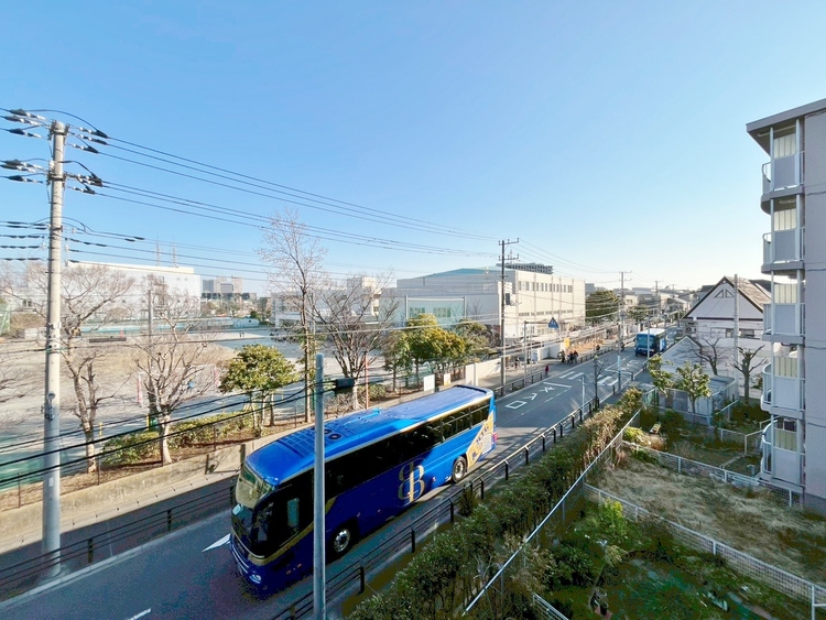 バルコニー 頬をなでる、優しい風を感じることが出来ます。