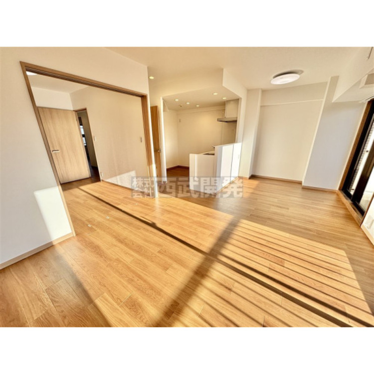 居間 ＬＤＫは家族みんなの快適空間です。お食事したりおしゃべりしたり、家族の絆を育むセントラルスペースです。