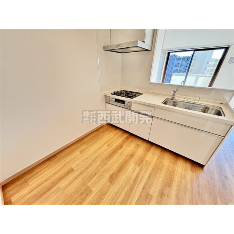 キッチン カウンター越しに生まれる家族のコミュニケーション。