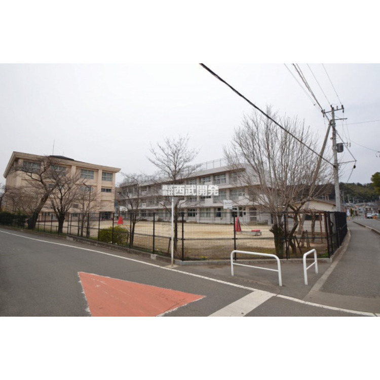 周辺 金子中学校(約1100m)