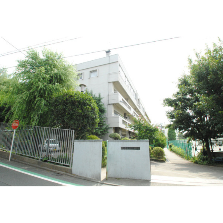 周辺 第二中学校(約570m)