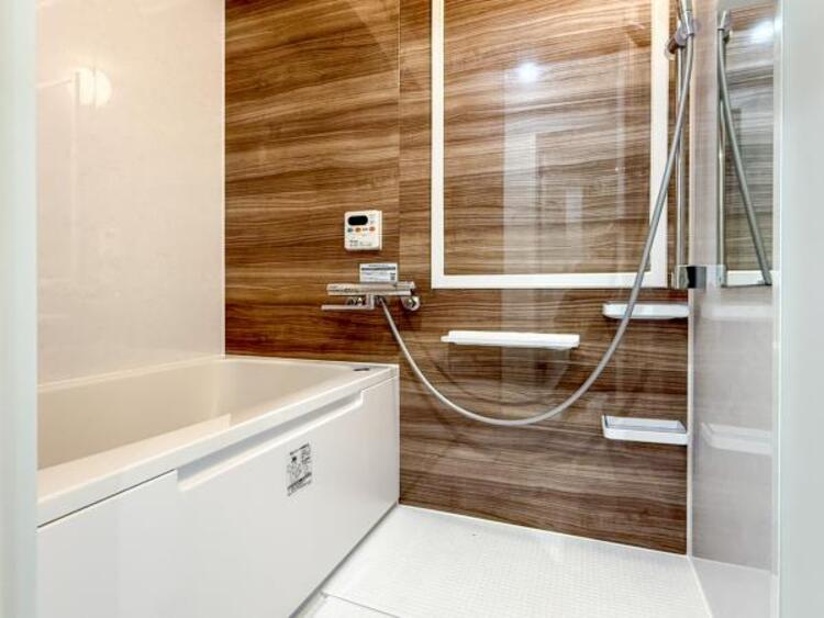 風呂 高級感を演出する内装。くつろぎのスペースにも、癒しのスペースにもなる心休まる空間です。