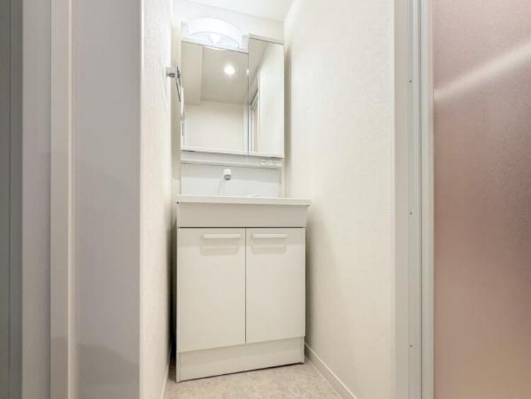 洗面 使い勝手の良い洗面台で、朝の準備もスムーズにこなせます。