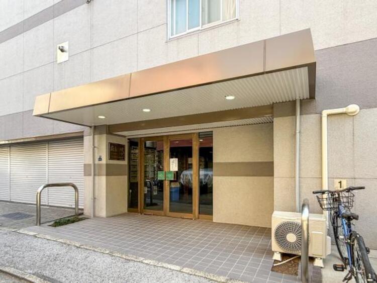 エントランス 清潔感のある明るいエントランスが、毎日の帰宅を心地よく迎えてくれます。