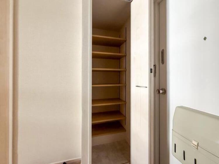 収納 収納スペースを広く設けていますので、たくさんある靴もすべて収納していただけます。