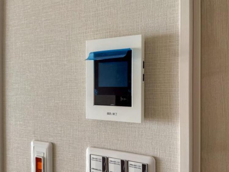 その他 誰が来ても分かるようにテレビモニター付きインターホンを設置。防犯上でも役立ちます。