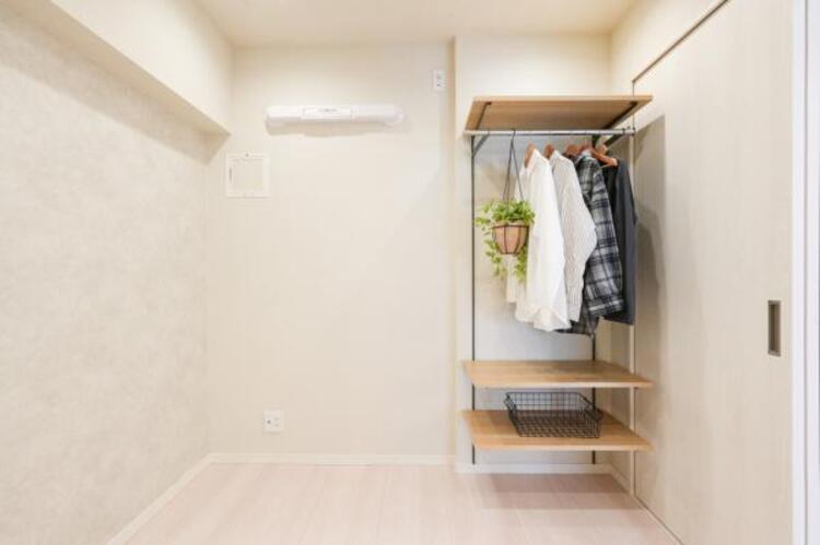 内装 居室内に余計な家具を置く必要がないので、シンプルですっきりとした暮らしが実現しています。