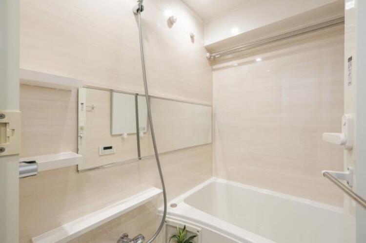 風呂 高級感を演出する内装。くつろぎのスペースにも、癒しのスペースにもなる心休まる空間です。