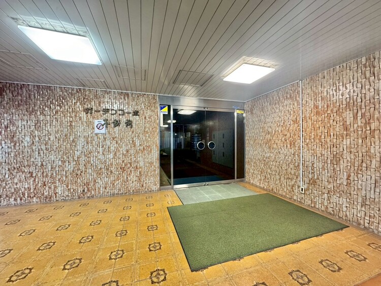 その他 上質感漂う玄関アプローチです。