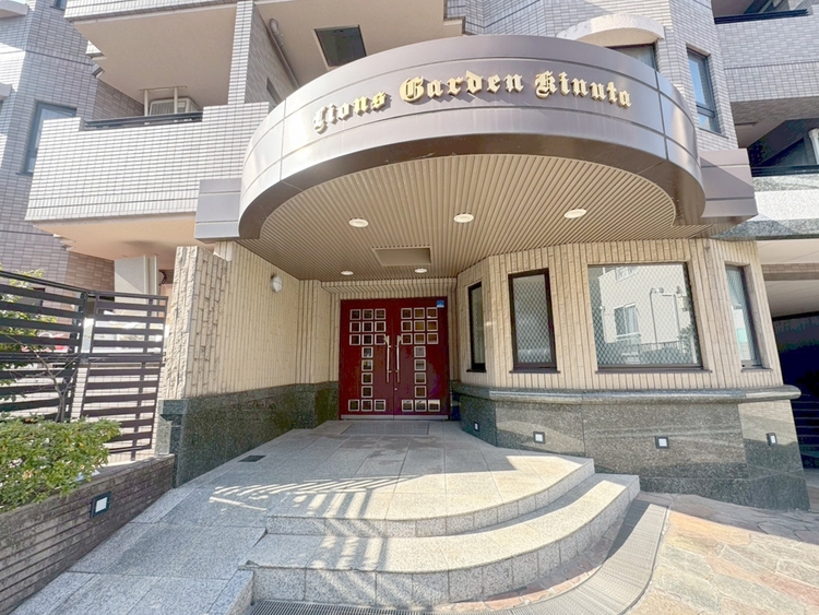 その他 上質感漂う玄関アプローチです。