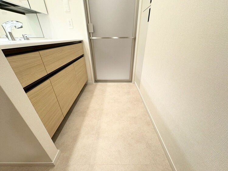 その他 十分な広さの脱衣所。