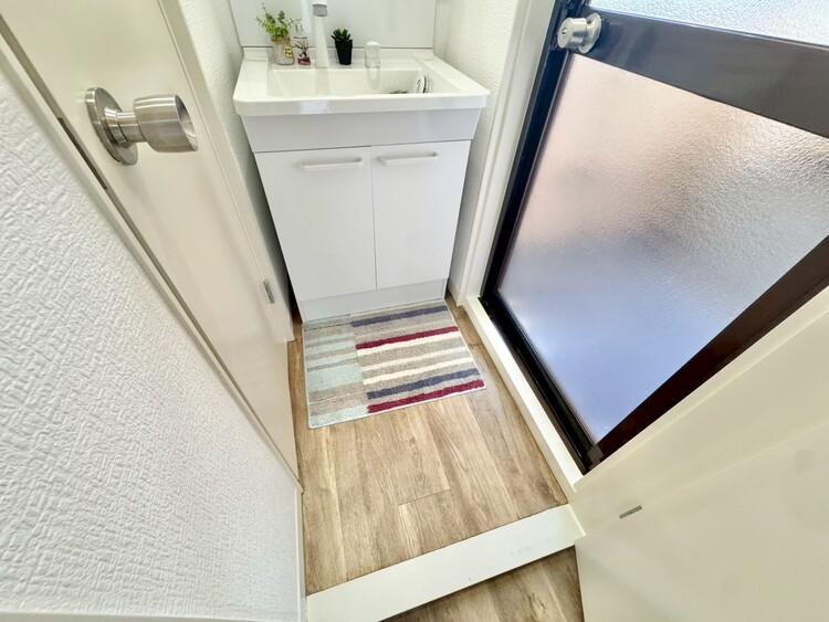 その他 十分な広さの脱衣所。