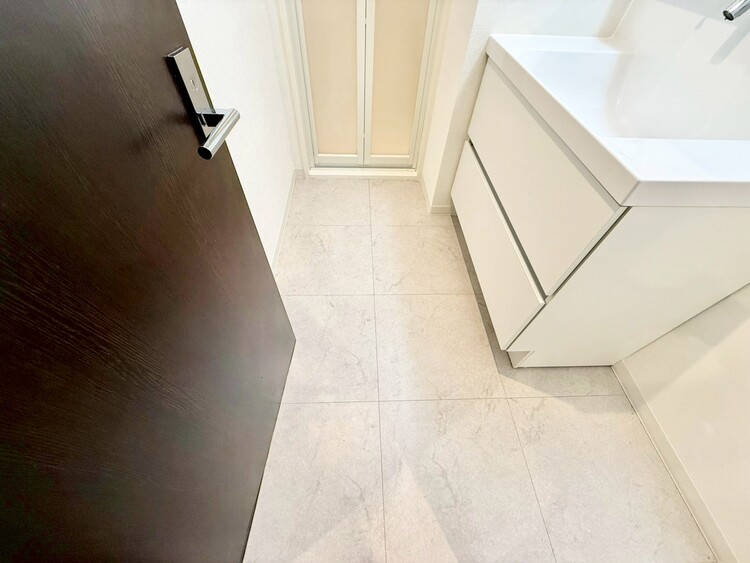 その他 十分な広さの脱衣所。