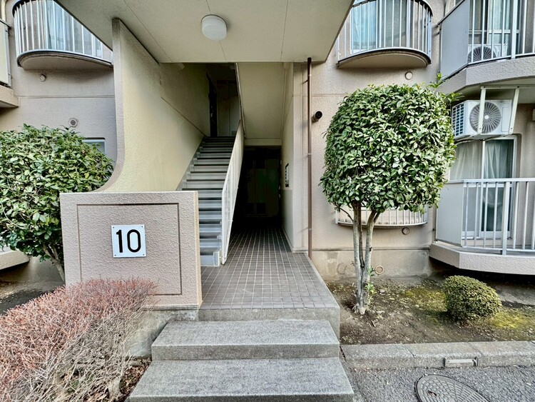 その他 上質感漂う玄関アプローチです。