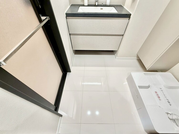 その他 十分な広さの脱衣所。