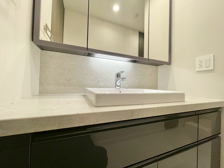 その他 清潔感を感じられる洗面化粧台。