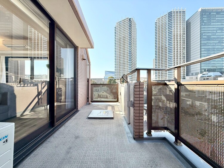 その他 朝の澄んだ空気や、夕方に吹く清々しい風を感じられるバルコニー。