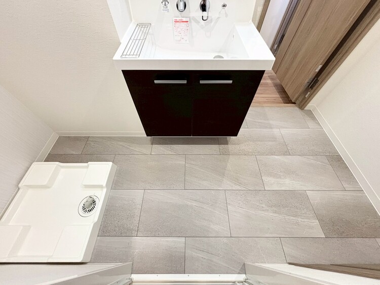 その他 十分な広さの脱衣所。