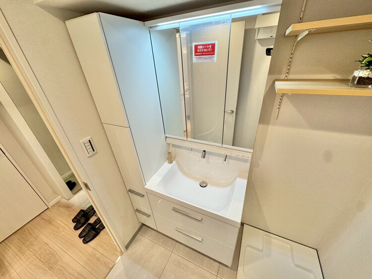 その他 清潔感を感じられる洗面化粧台。