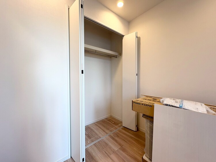 その他 収納スペースが付いていて、お部屋を広く使っていただけます。※内装リフォーム中です