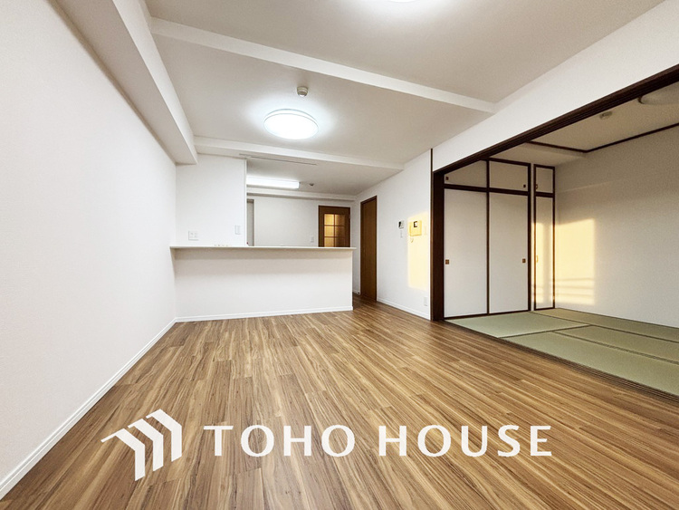 内装 広がりのある住空間、家族が集まるリビング・ダイニング