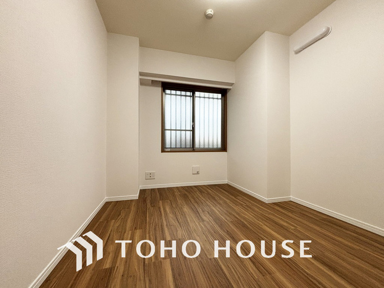 内装 採光もある洋室は、くつろぎのひと時を過ごすのにぴったり