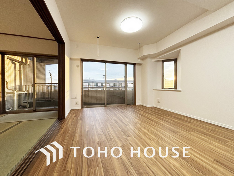 内装 柔らかな陽のそそぐ心地よいリビングダイニング