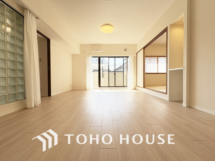 内装 広がりのある住空間、家族が集まるリビング・ダイニング