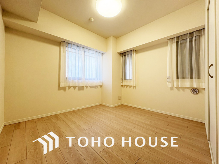 内装 採光もある洋室は、くつろぎのひと時を過ごすのにぴったり