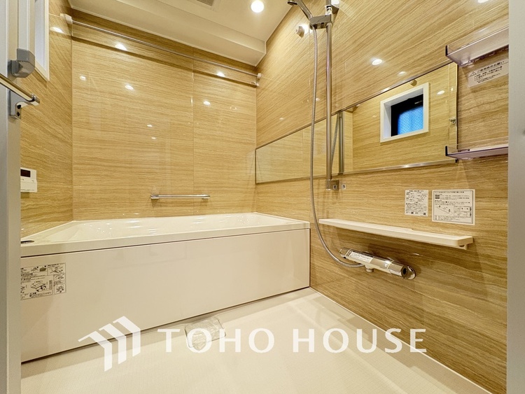 風呂 一日の疲れを癒すバスルームは、心地よいリラックスを叶える清潔感溢れる空間