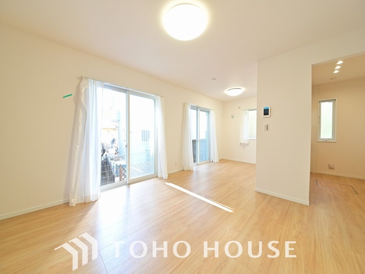 内装 広がりのある住空間、家族が集まるリビング・ダイニング