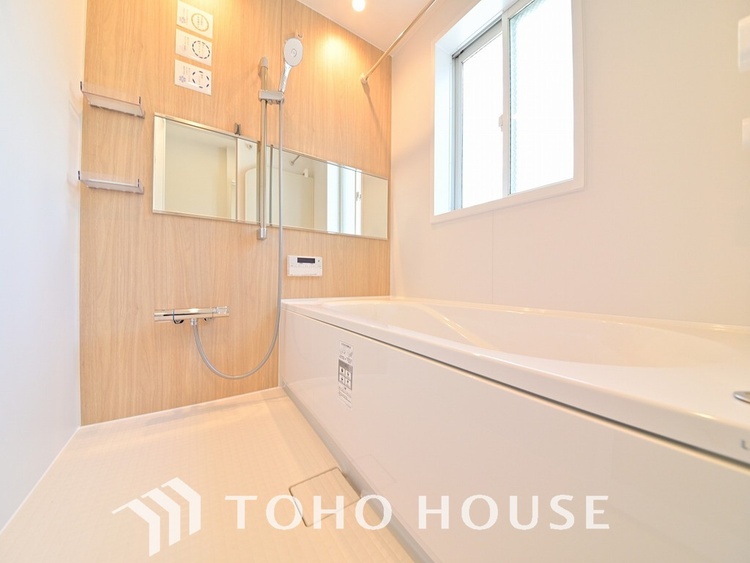 風呂 一日の疲れを癒すバスルームは、心地よいリラックスを叶える清潔感溢れる空間