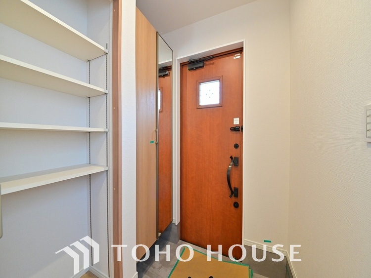 玄関 優しい雰囲気の玄関、家族の帰りを暖かく迎えてくれます