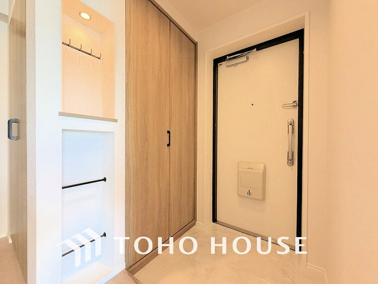 玄関 落ち着いた雰囲気の玄関、家族の帰りを暖かく迎えてくれます