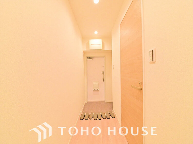 玄関 落ち着いた雰囲気の玄関、家族の帰りを暖かく迎えてくれます