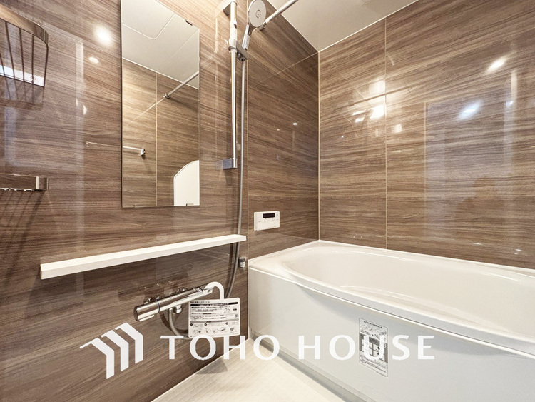 風呂 一日の疲れを癒すバスルームは、心地よいリラックスを叶える清潔感溢れる空間