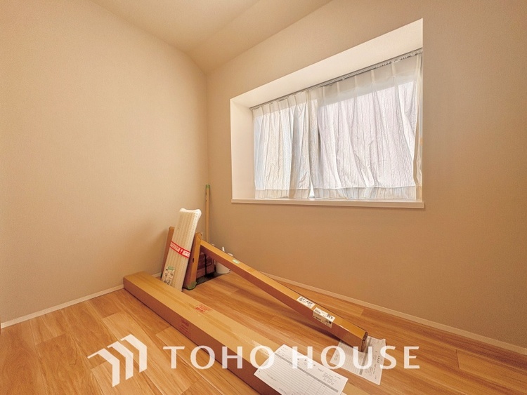 内装 【Private room】感性を育むプライベートルームはシンプルでスマートな空間。好みの空間で読書をしたり、音楽を聞いたりと一人の時間も充実したものにできます。