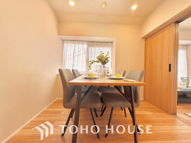 内装 洗練されたデザインと大きな広がりを持つリビングは、安心感と気品に満ちたひとときを叶える住まいの象徴です。