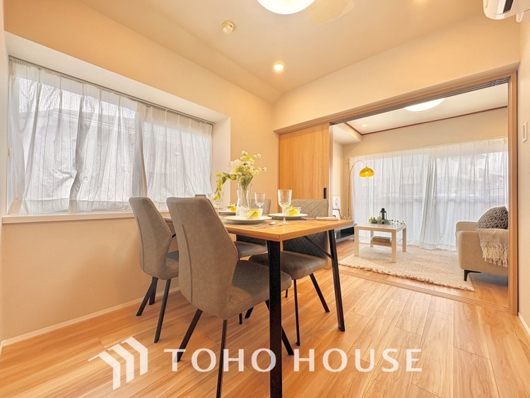 内装 大きくゆとりのあるリビングは、安心感と開放感を兼ね備えた住まいの中心。家族みんなが心から寛げる時間をお届けします。