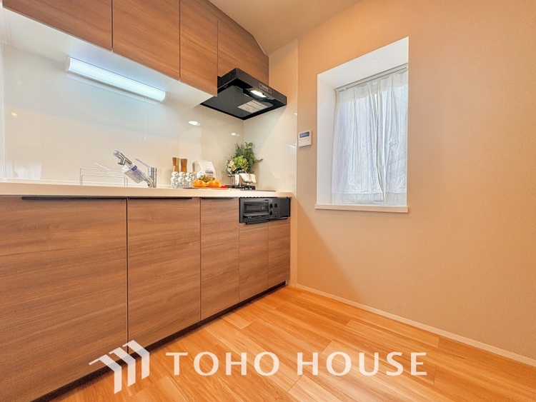 キッチン 無駄を削ぎ落としたミニマルなデザインが、空間に静謐な美しさをもたらします。研ぎ澄まされた感性を満たす場所です。