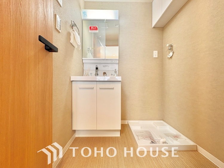 洗面 清潔感あふれる洗面化粧台で、毎日の身支度を快適にサポートします。