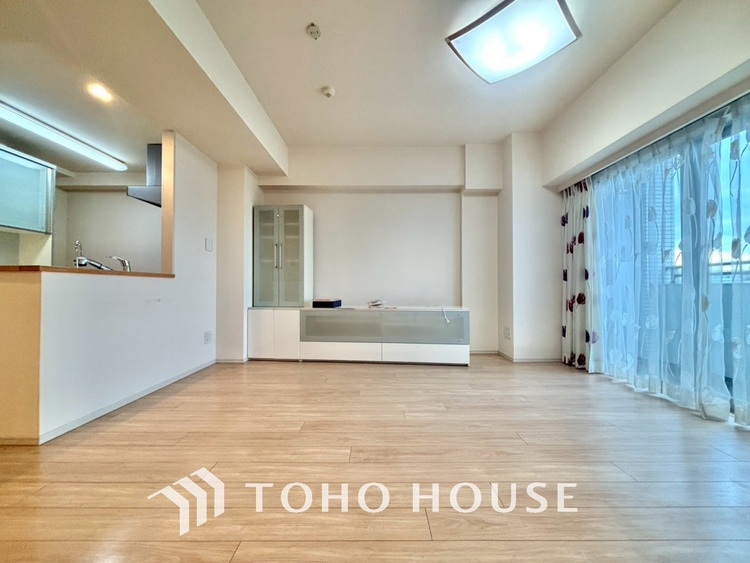 内装 「想像していた以上に広い」が写真を撮っているときの感想です。家事動線に配慮したプランによりご家族がくつろげる明るく広い空間が確保できました。