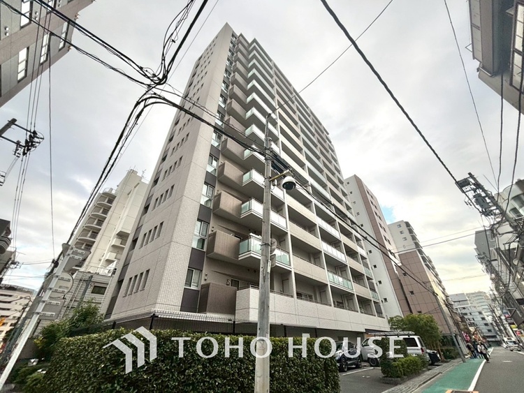 外観 漂う上質な空気感、マンションに入れば「おかえりなさい」と笑顔で迎えてくれるエントランス。最良の心配りを感じるマンションでした。