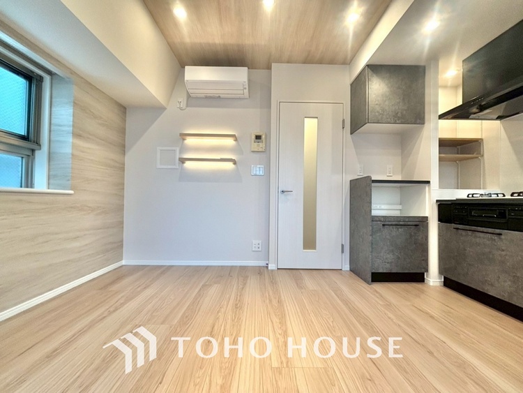 内装 叶えたかったのは落ち着きのあるナチュラルな風合い、そして開放感があるリビング。優雅な気分に浸れる幸せな時間を家族が自然と集まりたくなるこの空間で。