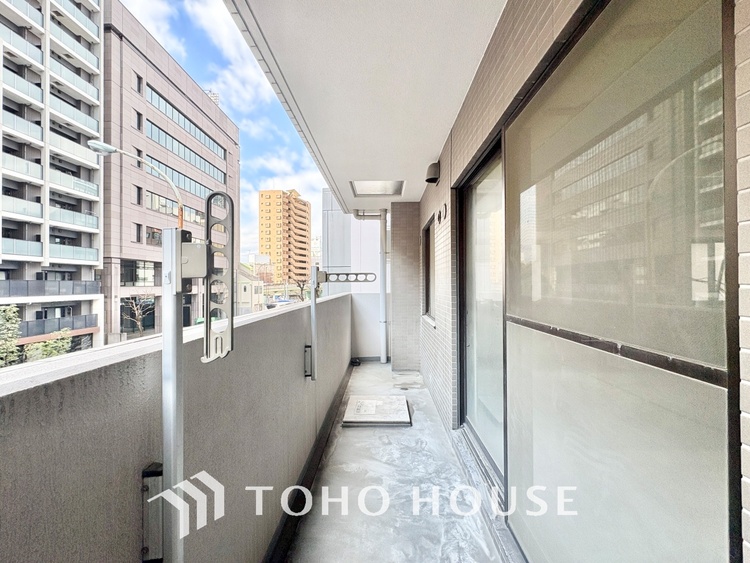 バルコニー バルコニーからの眺望は開放感にあふれ、心安らぐひととき。