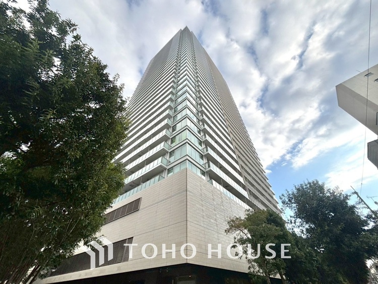 外観 漂う上質な空気感、マンションに入れば「おかえりなさい」と笑顔で迎えてくれるエントランス。最良の心配りを感じるマンションでした。