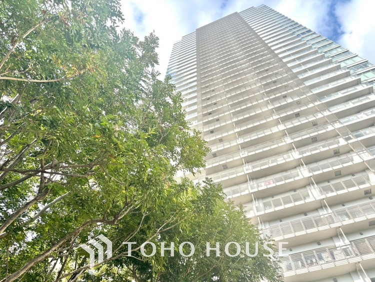 外観 漂う上質な空気感、マンションに入れば「おかえりなさい」と笑顔で迎えてくれるエントランス。最良の心配りを感じるマンションでした。