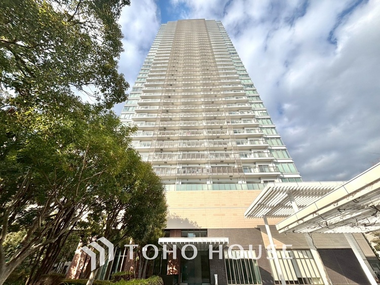 外観 ほんの少しのこだわり。ちょっとした色使いがその家がもつ雰囲気、趣（おもむき）を携え、暮らす家族や訪ねてくる友人・知人に新鮮な香りを運んできます。