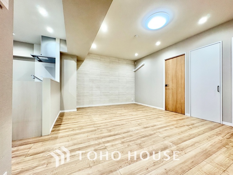 内装 ここにはみんなが集い、食事と楽しい会話が始まる。話に夢中になりすぎて、ついつい時を忘れ夜半過ぎになってしまう。そんな束の間の幸せを感じさせてくれる場所でありたい。　